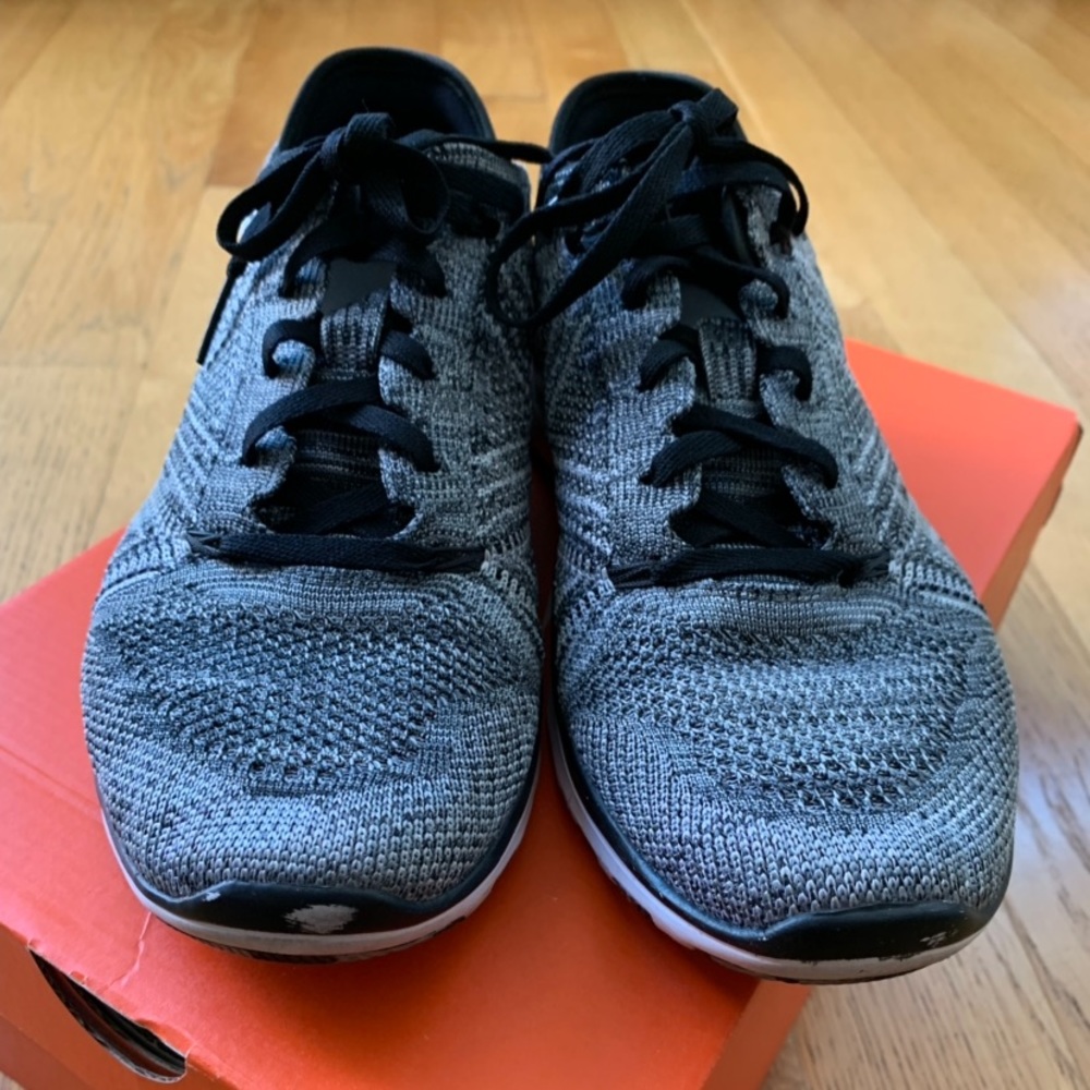 Nike Women - Free Run 5.0 Size 8